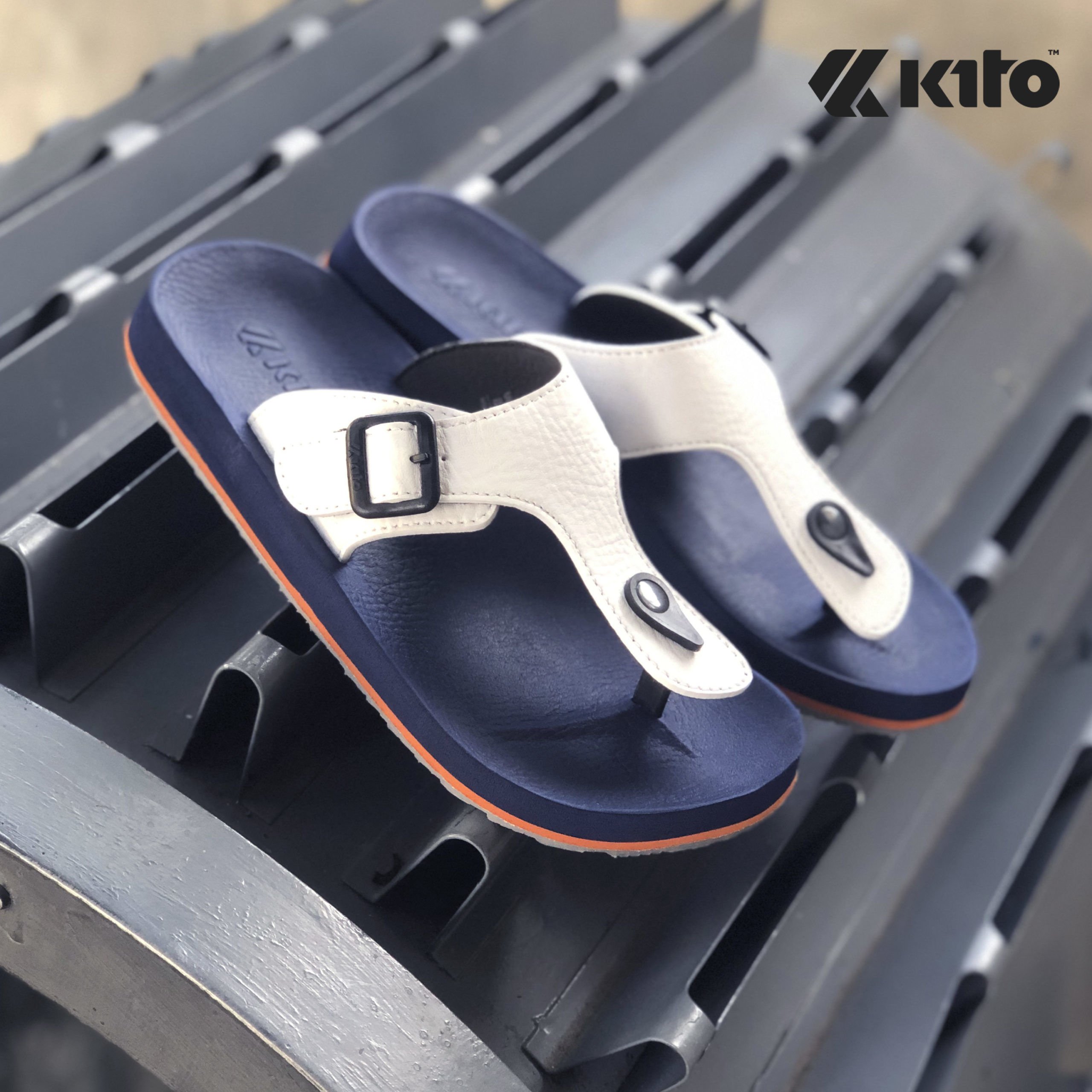 AA54 NAVY_WHITE Kito รองเท้าแตะ AA54 สีกรมขาว รองเท้าผู้ชาย รองเท้าผู้หญิง รองเท้า รองเท้าแตะหนีบ